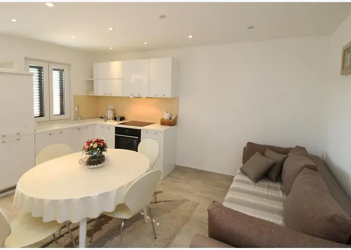 別荘 Ante プリモシュテン